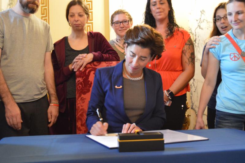 B RAIMONDO Signing pic resized