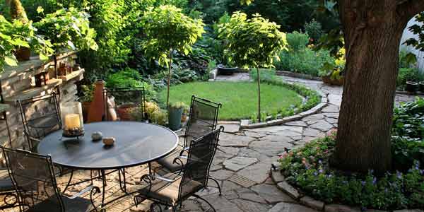 B TREE thumb-grid-cozy-shaded-landscaped-backyard