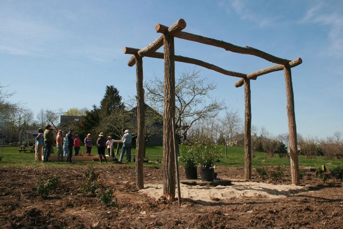 C RI GardenersgatheratPlantingDayforPollinatorGarden