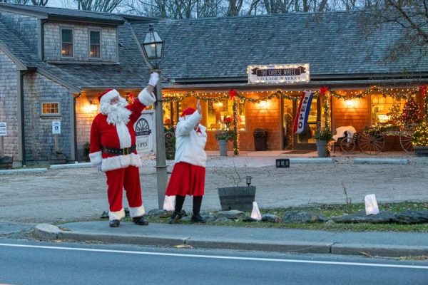 TIVERTON: PICTURES WITH SANTA